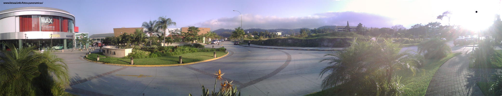 Foto Panoramica del Centro Comercial La Gran Via, Antiguo Cuscatlán, El Salvador